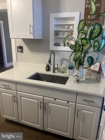 422 S BROOM ST, Wilmington, DE 19805