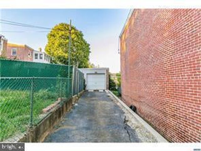 422 S BROOM ST, Wilmington, DE 19805