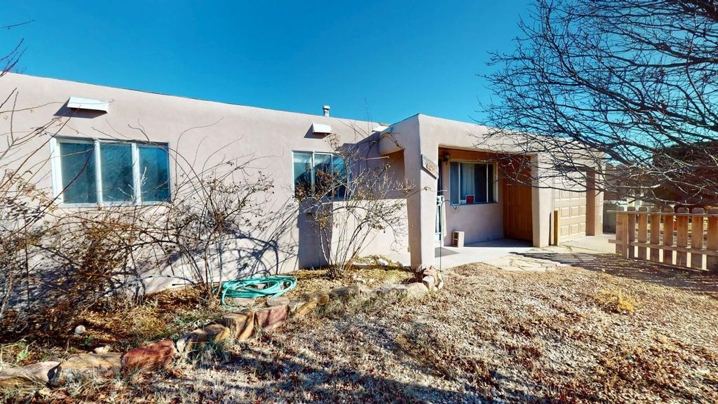 1005 Camino Del Gusto, Santa Fe, NM 87507