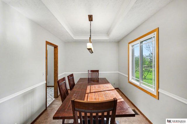 906 Berkley Avenue, Papillion, NE 68046