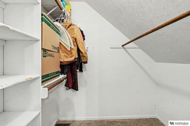 906 Berkley Avenue, Papillion, NE 68046