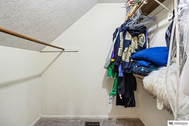 906 Berkley Avenue, Papillion, NE 68046