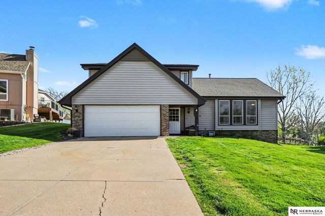 906 Berkley Avenue, Papillion, NE 68046