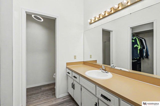 906 Berkley Avenue, Papillion, NE 68046