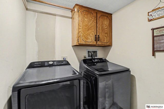 906 Berkley Avenue, Papillion, NE 68046