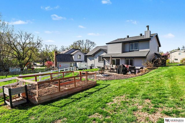 906 Berkley Avenue, Papillion, NE 68046