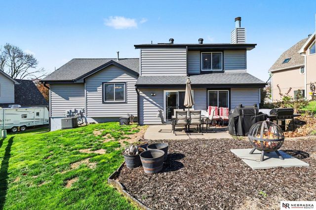 906 Berkley Avenue, Papillion, NE 68046