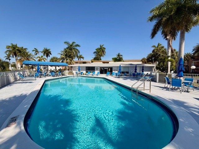 455 Paradise Isle Blvd 109, Hallandale Beach, FL 33009