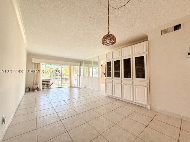 455 Paradise Isle Blvd 109, Hallandale Beach, FL 33009