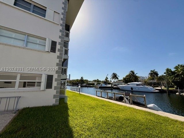 455 Paradise Isle Blvd 109, Hallandale Beach, FL 33009