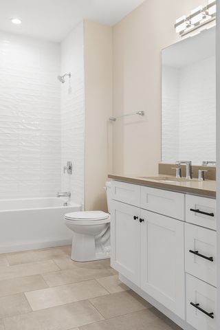 440 Green Bay Road 405, Highwood, IL 60040