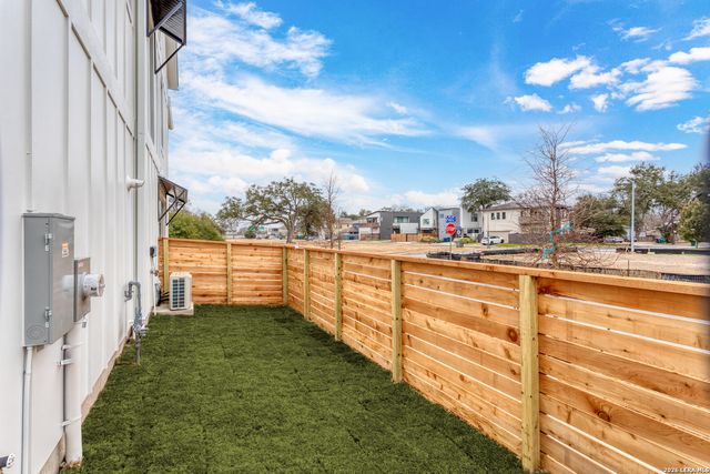 411 MCMILLAN PL, San Antonio, TX 78210