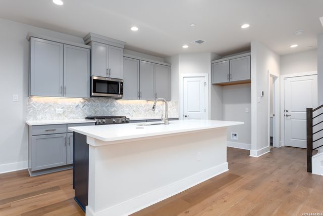 411 MCMILLAN PL, San Antonio, TX 78210