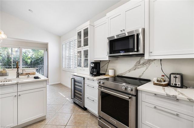 19071 Ridgepoint DR 202, Estero, FL 33928