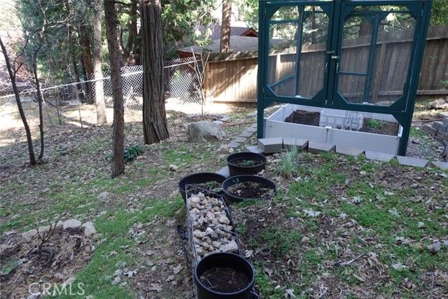 23950 Bowl Rd, Crestline, CA 92325