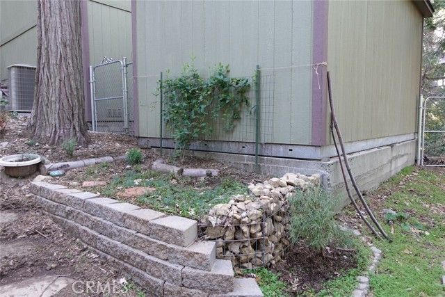 23950 Bowl Rd, Crestline, CA 92325