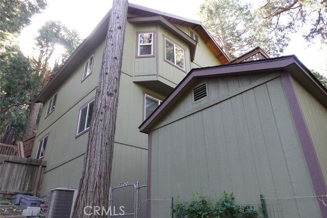 23950 Bowl Rd, Crestline, CA 92325