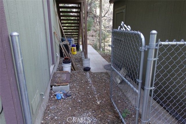 23950 Bowl Rd, Crestline, CA 92325