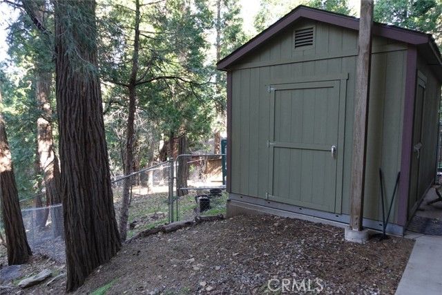 23950 Bowl Rd, Crestline, CA 92325