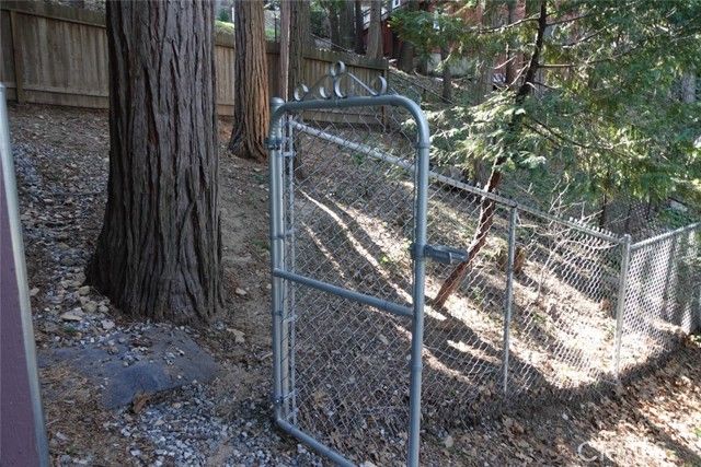 23950 Bowl Rd, Crestline, CA 92325