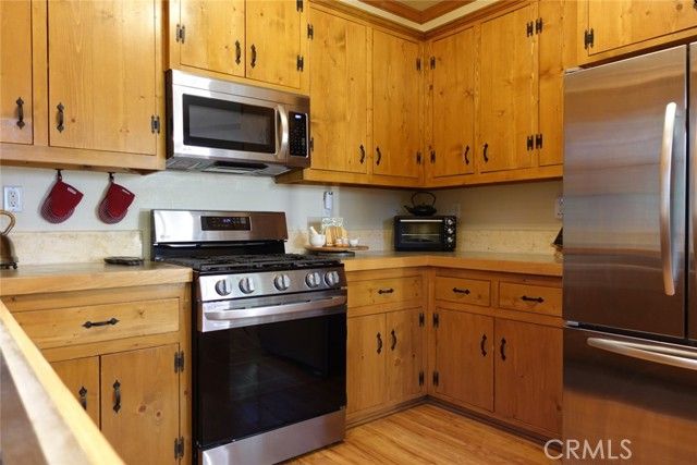 23950 Bowl Rd, Crestline, CA 92325