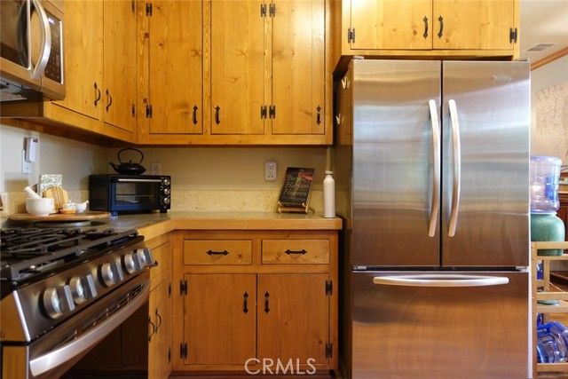 23950 Bowl Rd, Crestline, CA 92325