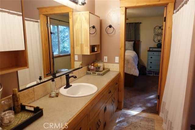 23950 Bowl Rd, Crestline, CA 92325