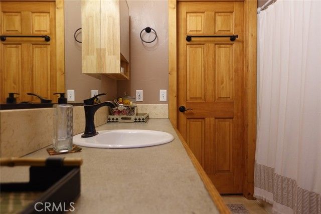 23950 Bowl Rd, Crestline, CA 92325