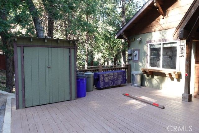 23950 Bowl Rd, Crestline, CA 92325