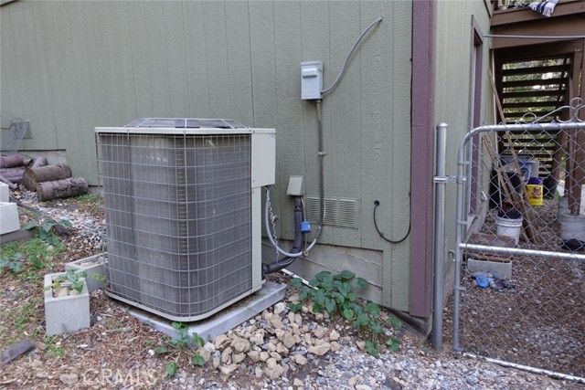 23950 Bowl Rd, Crestline, CA 92325