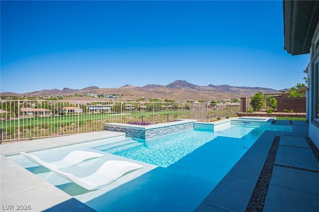 18 Brookridge Drive, Henderson, NV 89052