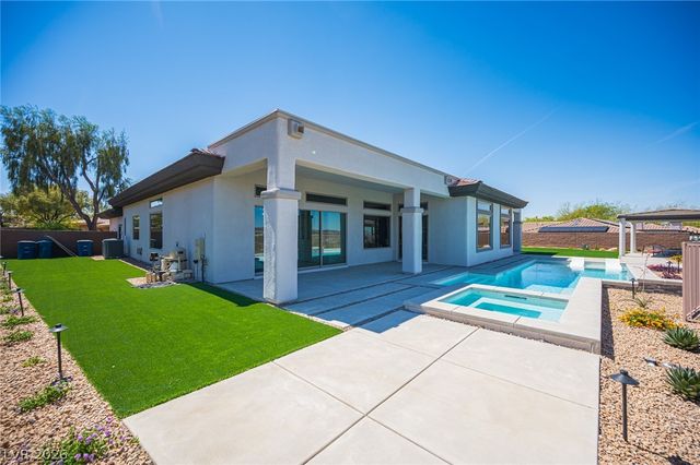 18 Brookridge Drive, Henderson, NV 89052