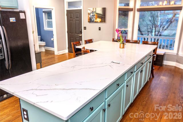 5 Gemini Heights, Weaverville, NC 28787