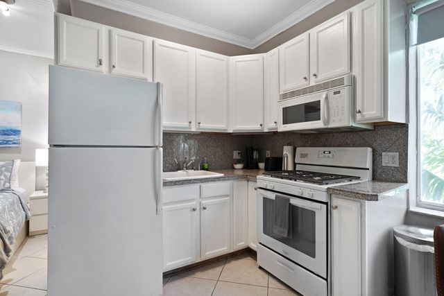 3710 Collins Avenue N-304, Miami Beach, FL 33140