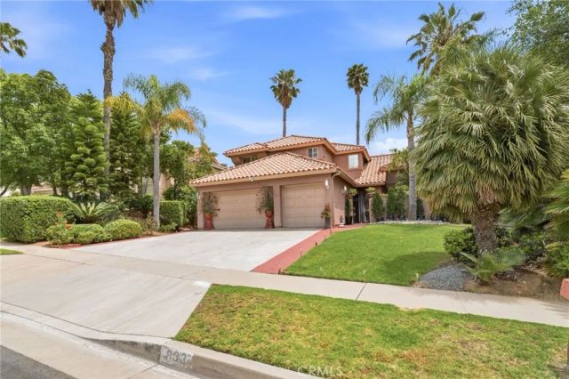 933 La Salle Circle, Corona, CA 92879
