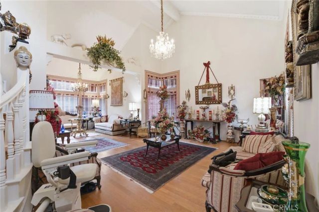 933 La Salle Circle, Corona, CA 92879