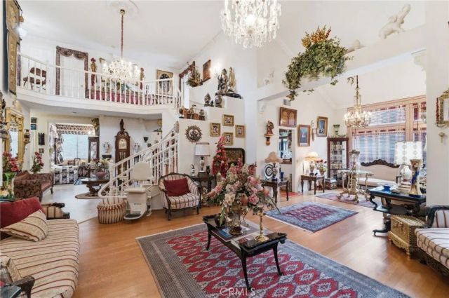 933 La Salle Circle, Corona, CA 92879