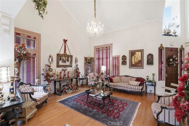 933 La Salle Circle, Corona, CA 92879