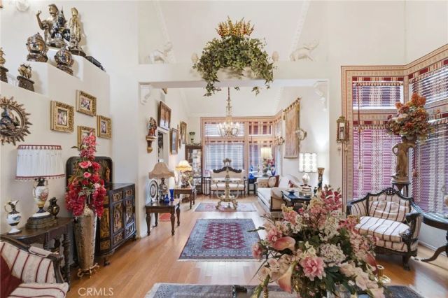 933 La Salle Circle, Corona, CA 92879