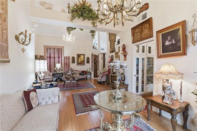 933 La Salle Circle, Corona, CA 92879