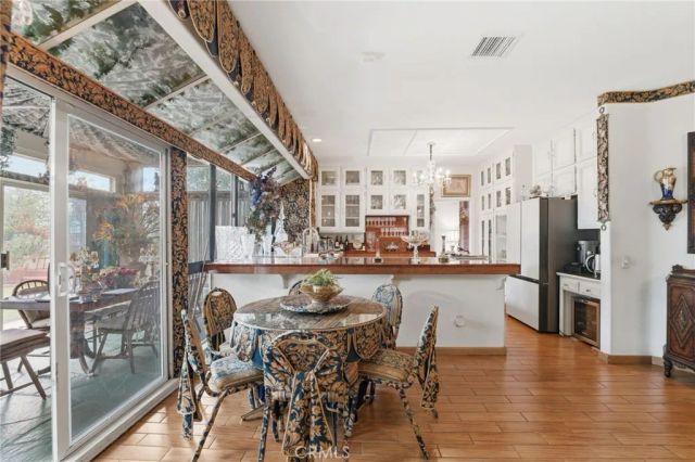 933 La Salle Circle, Corona, CA 92879