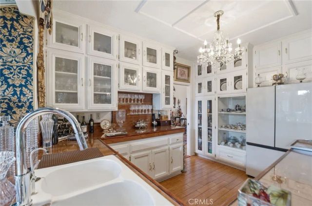 933 La Salle Circle, Corona, CA 92879