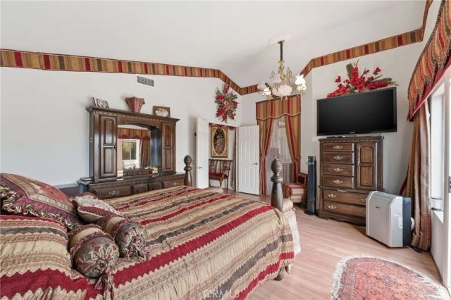933 La Salle Circle, Corona, CA 92879