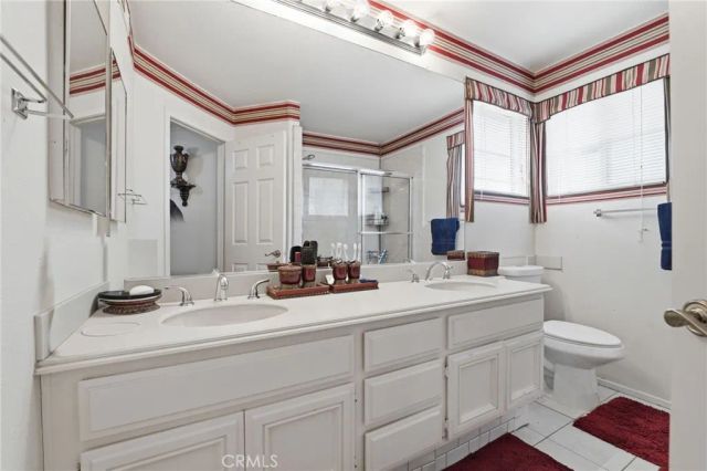 933 La Salle Circle, Corona, CA 92879