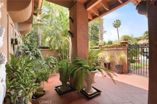 933 La Salle Circle, Corona, CA 92879