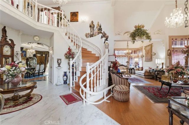 933 La Salle Circle, Corona, CA 92879