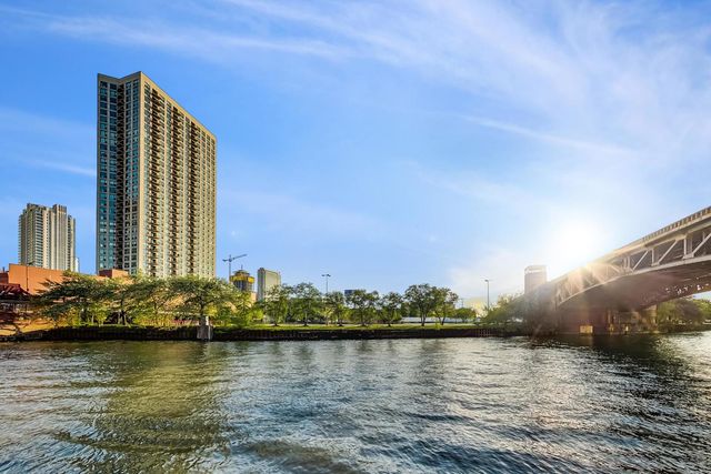 550 N Kingsbury Street 423, Chicago, IL 60654