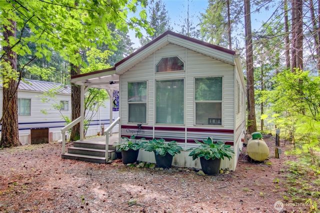 42 6 Riverside Drive, Deming, WA 98244
