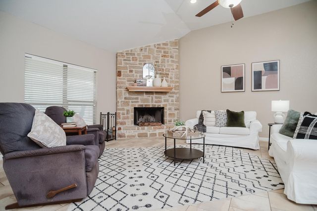 205 Sendera XING, La Vernia, TX 78121