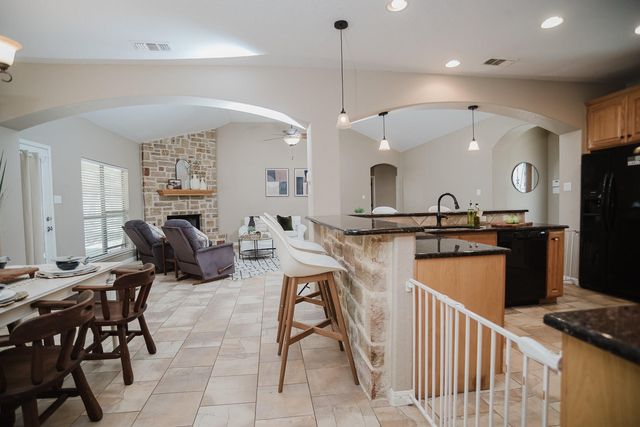 205 Sendera XING, La Vernia, TX 78121